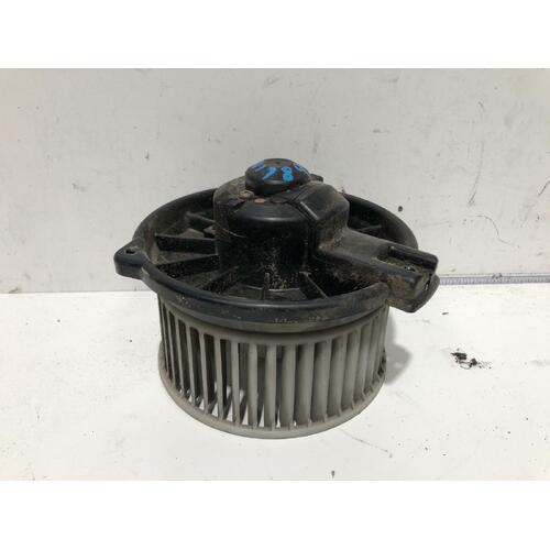 Toyota HIACE Heater Fan Motor RZH103 09/98-12/04