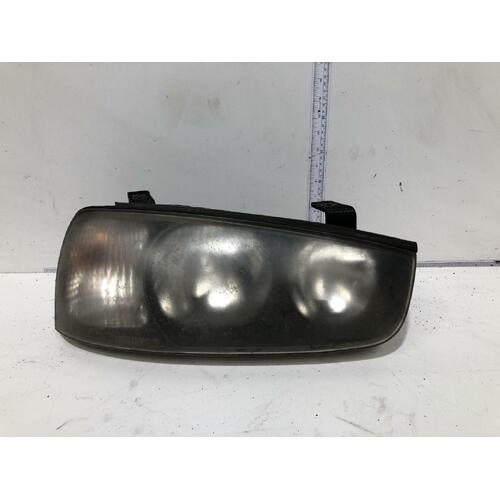Hyundai ELANTRA Right Headlight XD 11/00-09/03