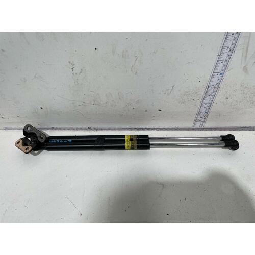 Lexus CT200H Tailgate Struts ZWA10 03/2011-Current