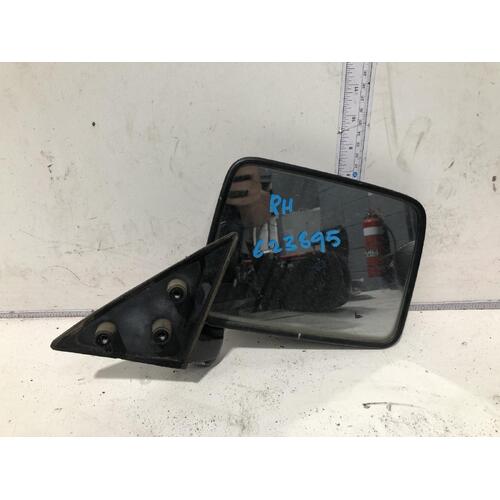 Toyota TARAGO Right Door Mirror YR20 02/83-10/85