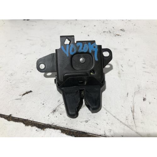 Toyota Camry Bootlid Lock Mechanism SXV20 08/1997-08/2002