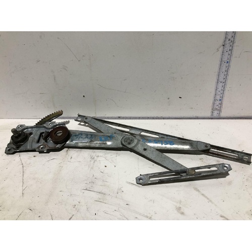 Toyota TARAGO Right Front Window Reg/Motor YR22 10/85-09/90
