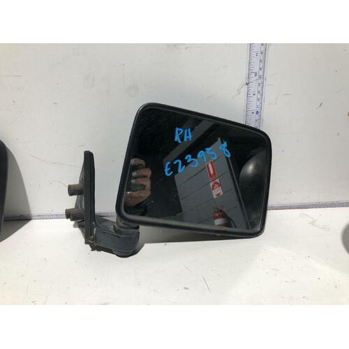Toyota TARAGO Right Door Mirror YR22 10/85-09/90