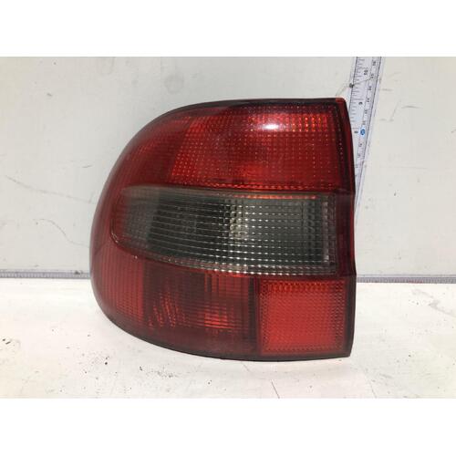 Volvo S40 Left Taillight SE Wagon 03/97-07/00