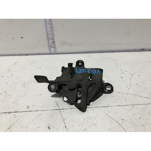 Toyota PRIUS Bonnet Lock/ Support NHW20 10/03-04/09
