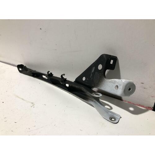 Toyota COROLLA Vertical Support E210 07/18 - Current