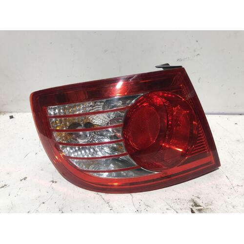Hyundai ELANTRA Left Taillight XD Hatch 10/03-07/06