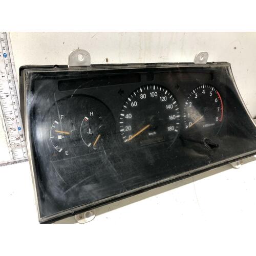 Toyota HIACE Instrument Cluster RCH12 SBV 10/95-02/04 P/N 83800-2F211