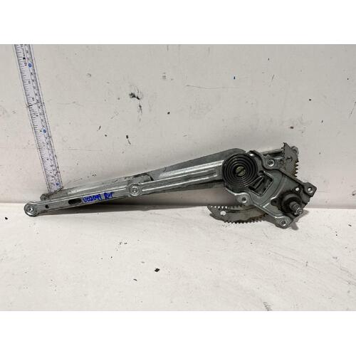 Toyota Hiace SBV Right Front Window Regulator RCH22 10/1995-02/2004