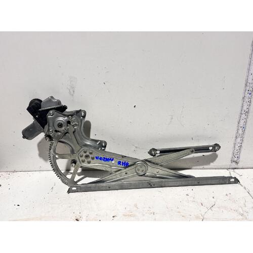 Toyota Prius C Right Front Window Regulator NHP10 12/2011-03/2020
