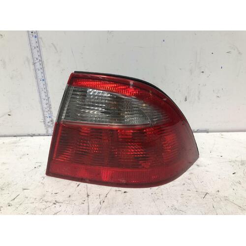 Saab 9 5 Right Taillight 11/01-03/06 Sedan