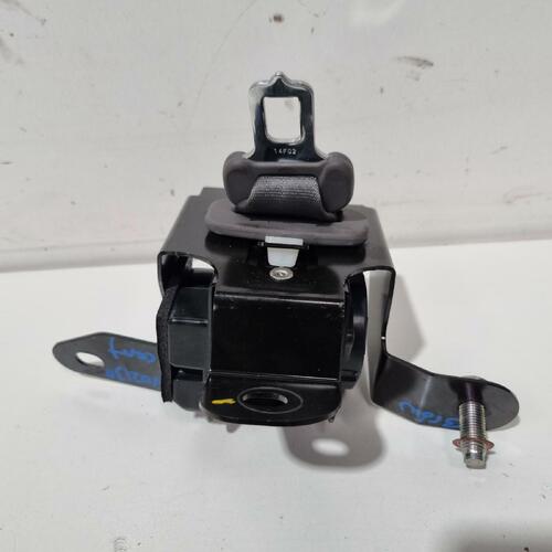 Ssangyong Stavic Seat Belt Centre Rear 3RD Row Seat Belt Only