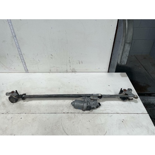 Toyota Hiace Front Wiper Assembly TRH223 03/2005-04/2019