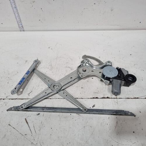 Toyota Prius C Right Front Window Regulator NHP10 12/2011-03/2020