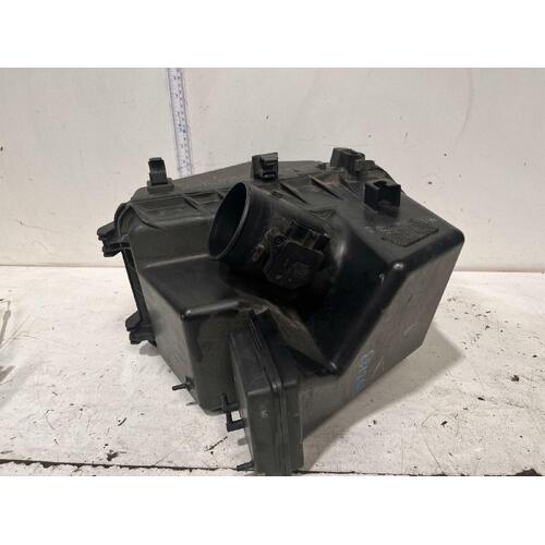Toyota KLUGER Air Cleaner Box MCU28 3.3 3MZ-FE 01/01-04/07 
