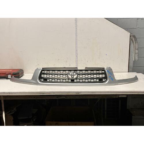 Toyota RAV4 Grille ACA21 Middle Apron Panel 07/00-07/03