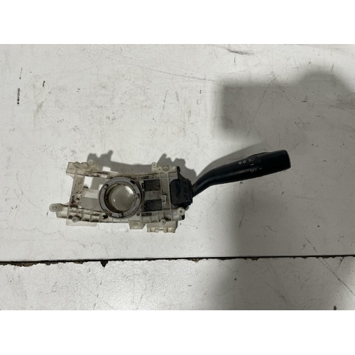 Toyota Hiace Flasher Switch RZH103 09/1998-12/2004