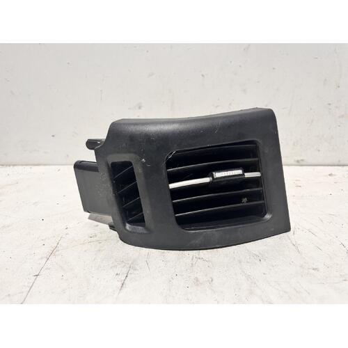 Toyota Prius Outer Right A/C Vent ZVW30 07/2009-12/2015