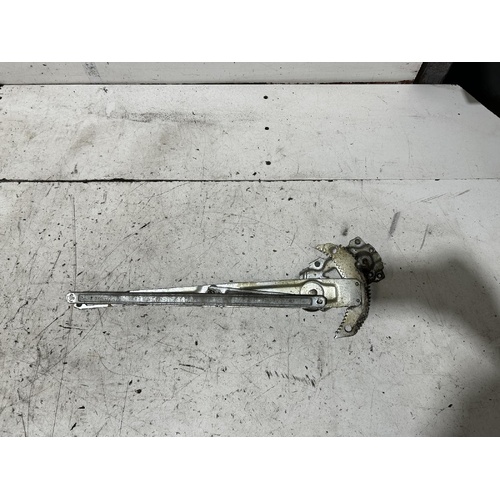 Toyota Celica Right Front Window Regulator ST162 11/1985-12/1989