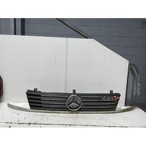 Mercedes Vito Front Filler Panel with Grille W638 02/1998-12/2004