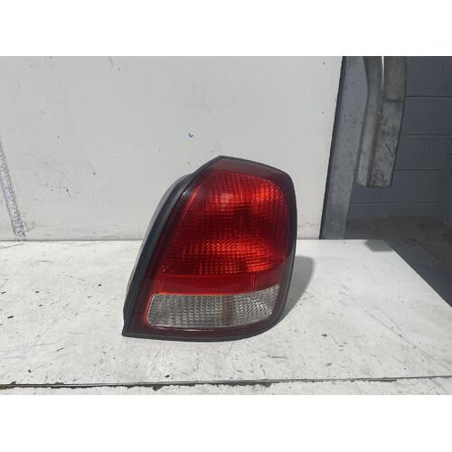 Hyundai Grandeur Right Tail Light XG 10/99-12/02