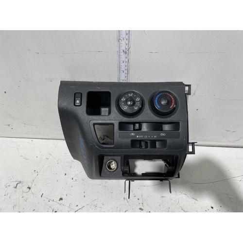 Toyota Hiace Heater Control Assembly TRH223 03/2005-02/2014