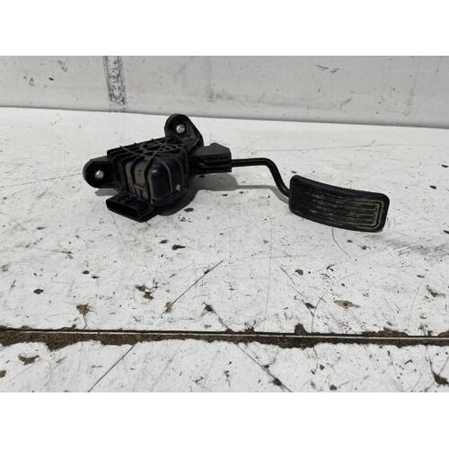 Toyota Hiace Accelerator Pedal TRH223 03/2005-11/2013