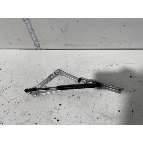 Lexus GS430 Right Bootlid Hinge / Strut UZS190 03/2005-12/2011