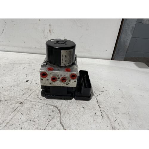 Mercedes C Class ABS Pump / Module W204 C 250 05/2011-01/2015