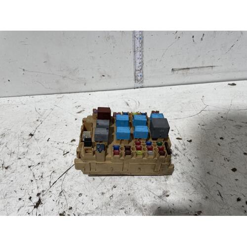 Toyota Celica Engine Bay Fuse Box ZZT231 11/1999-10/2005