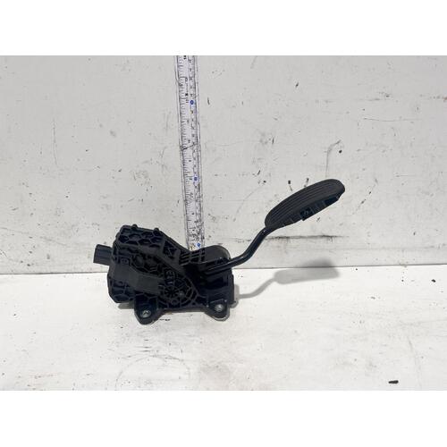 Toyota YARIS CROSS Pedal MXPB10 Acceloerator Pedal 06/20-2022