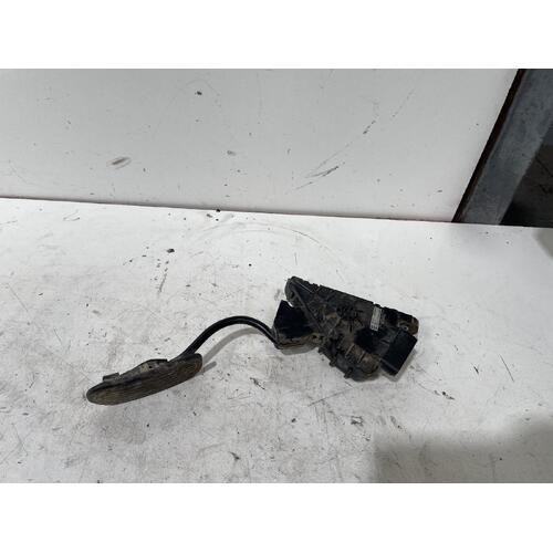 Toyota HILUX Pedal KUN16 Accelerator 03/05-08/15