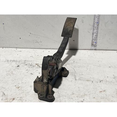Nissan NAVARA Pedal D40 Accelerator Pedal 09/05-08/15