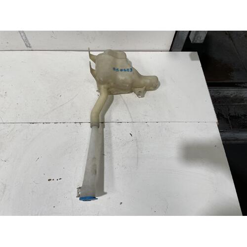 Nissan Elgrand Washer Bottle E51 05/2002-12/2010