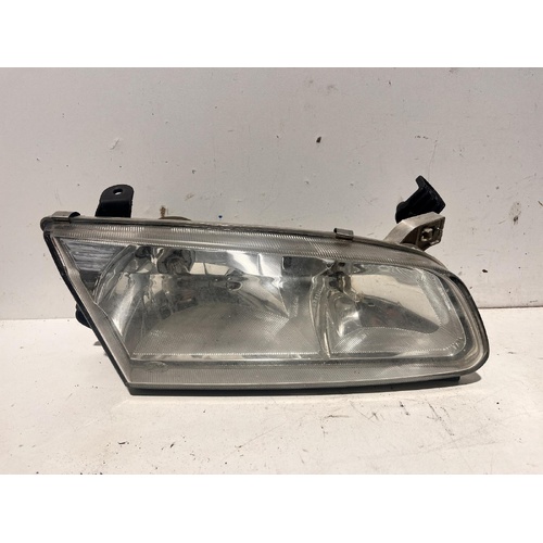 Toyota Camry Head Lamp Right Front Light SDV20 MCV20 10/2000-08/2002