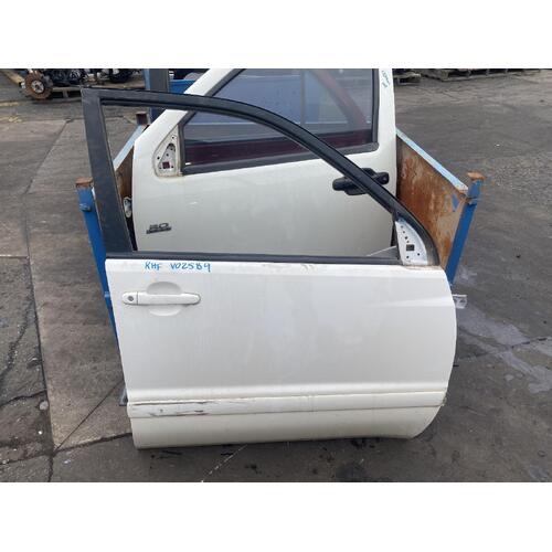 Toyota Kluger Window Glass Right Front MCU28 01/2001-04/2007