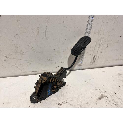 Toyota HILUX Pedal TGN16 Accelerator 03/05-08/15
