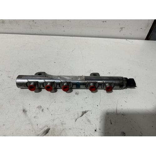 Jeep Grand Cherokee Left Fuel Injection Rail WK 10/2010-02/2022