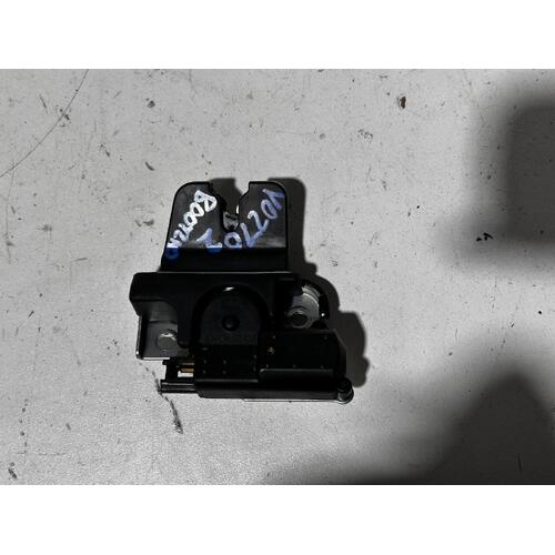 Toyota Camry Bootlid Lock Mechanism MCV36 08/2002-05/2006
