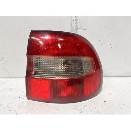 Volvo S40 Right Taillight 08/00-01/04 Wagon