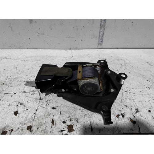 Toyota RAV4 Centre Rear Seat Belt ACA21 05/2000-07/2003