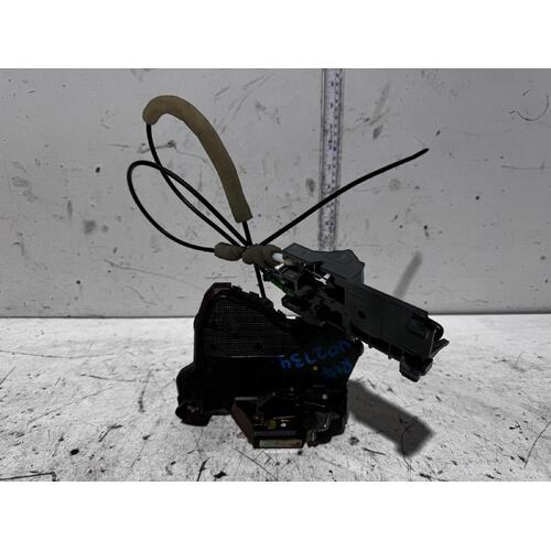Toyota Corolla Right Front Lock Mechanism ZZE122 12/2001-06/2007