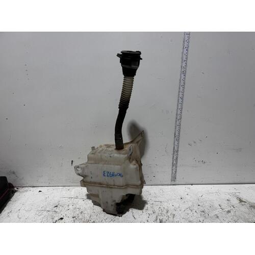 Toyota Kluger Washer Bottle GSU40 05/2007-02/2014