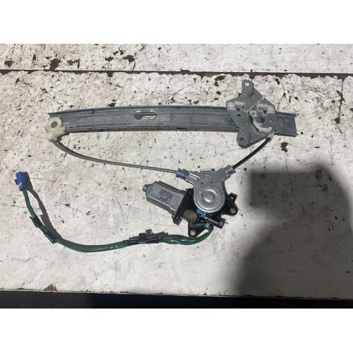 Toyota Avalon Right Rear Window Regulator MCX10 07/2000-06/2005