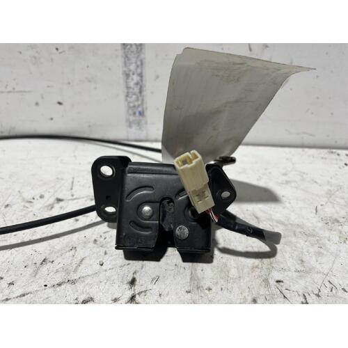 Toyota CAMRY Lock Mechanism Tailgate 08/97-08/02