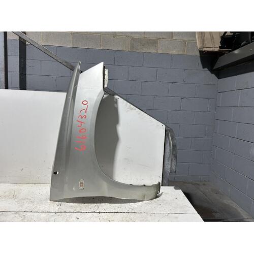Toyota Kluger Right Guard MCU28 01/2001-04/2007