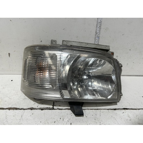 Toyota Hiace Right Head Light TRH201 03/2005-08/2010