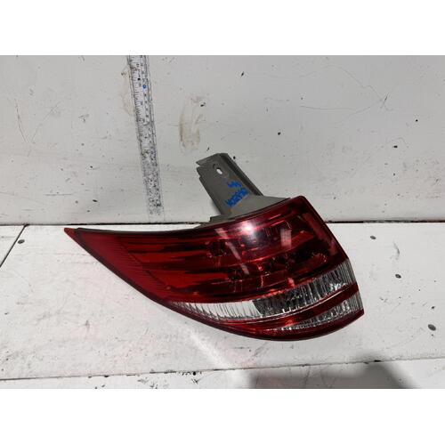 Toyota Tarago Left Tail Light ACR50 03/2006-12/2008