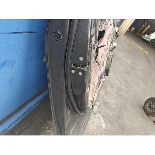 Toyota Kluger Left Front Door Lock Mechanism GSU45 05/2007-06/2010