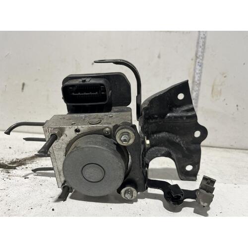 Toyota COROLLA ABS Pump ZRE182 Hatch 10/12-03/15 Auto